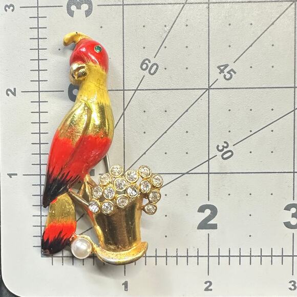 Coro 1940s vintage gold plated red enamel rhinestones faux pearl parrot brooch - Picture 8 of 8